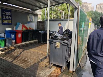 越城區持續推進商貿綜合體垃圾分類執法檢查，優化城市生活垃圾管理服務